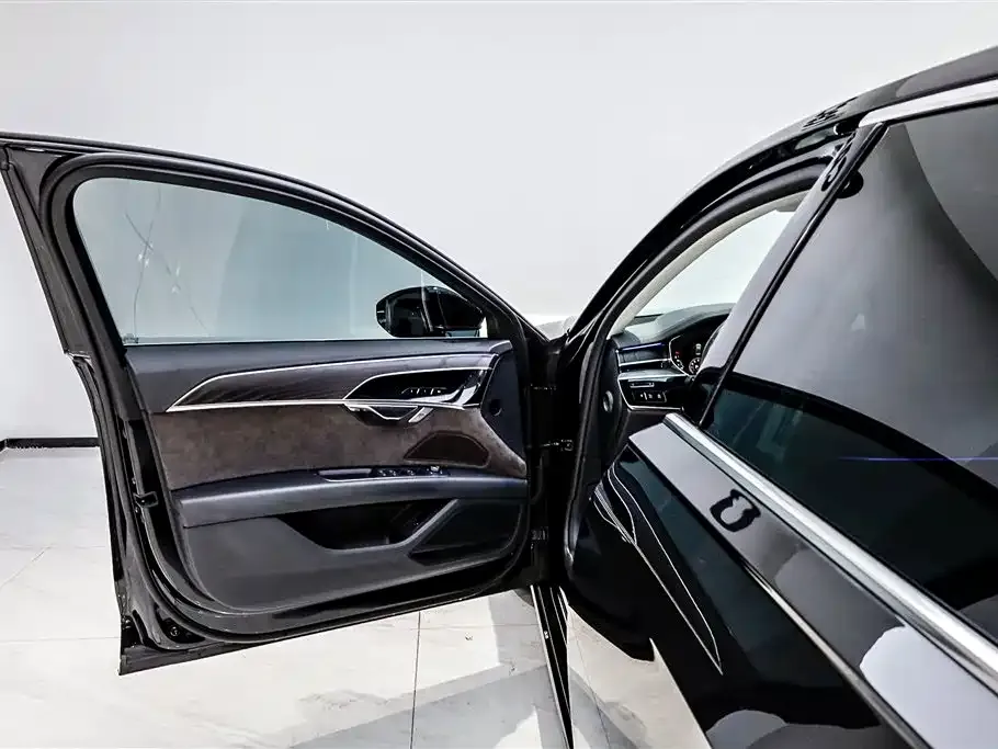 Audi A8 — фото 5