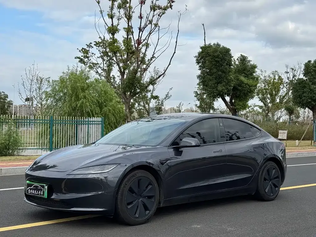 Tesla Model 3 — фото 1
