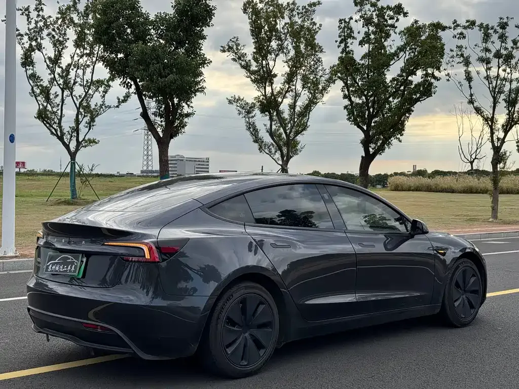 Tesla Model 3 — фото 10