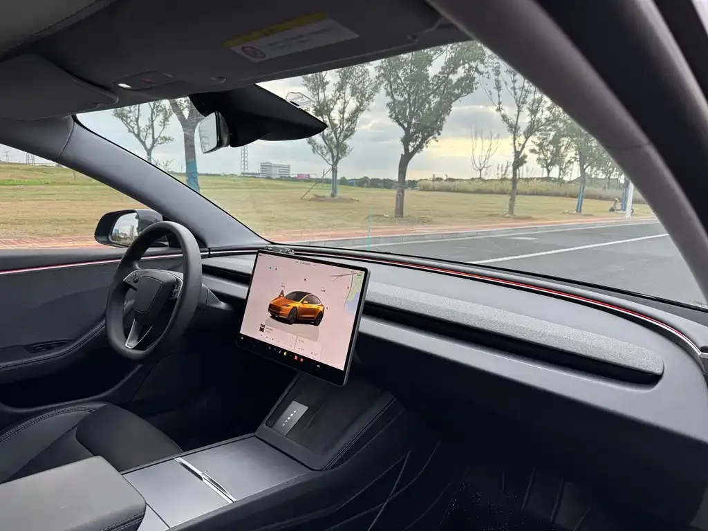 Tesla Model 3 — фото 6