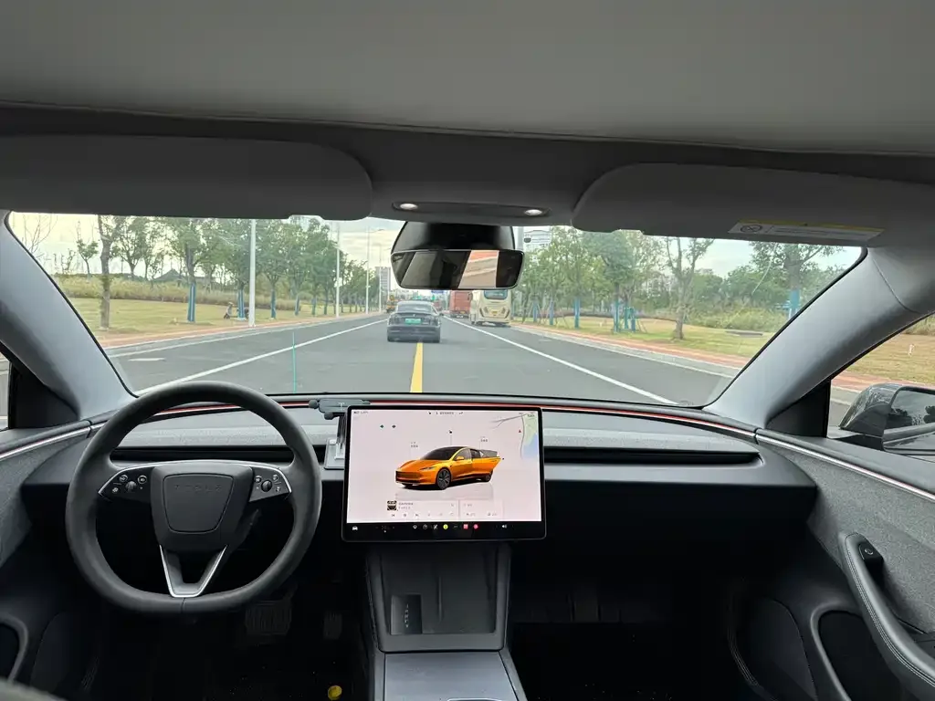Tesla Model 3 — фото 2