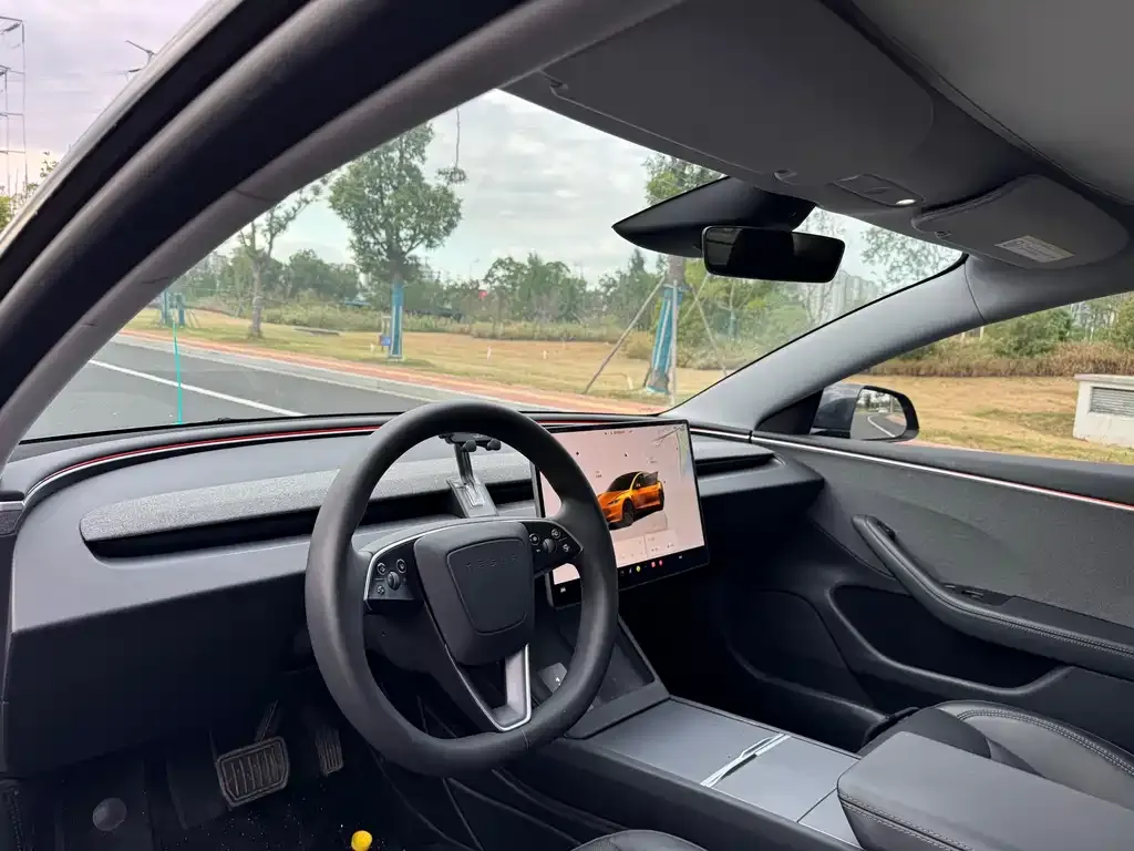 Tesla Model 3 — фото 3