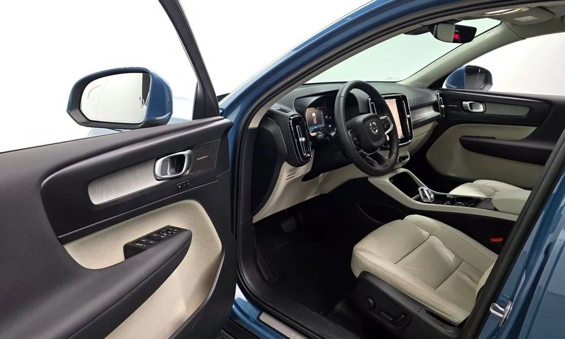 Volvo XC40 2023 из KR, фото 3