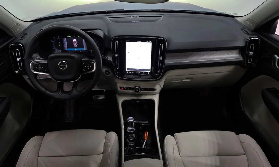 Volvo XC40 2023 из KR, фото 4