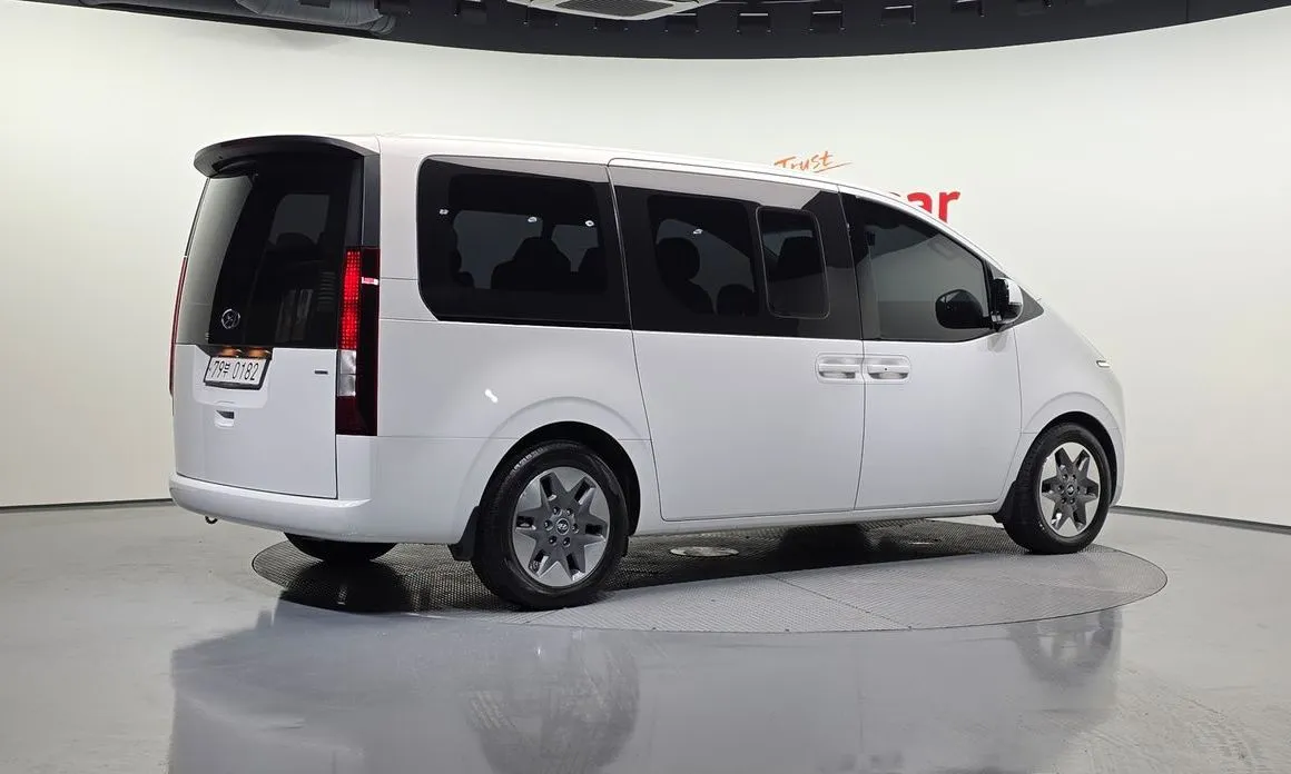 Hyundai Staria 2023 из KR, фото 3