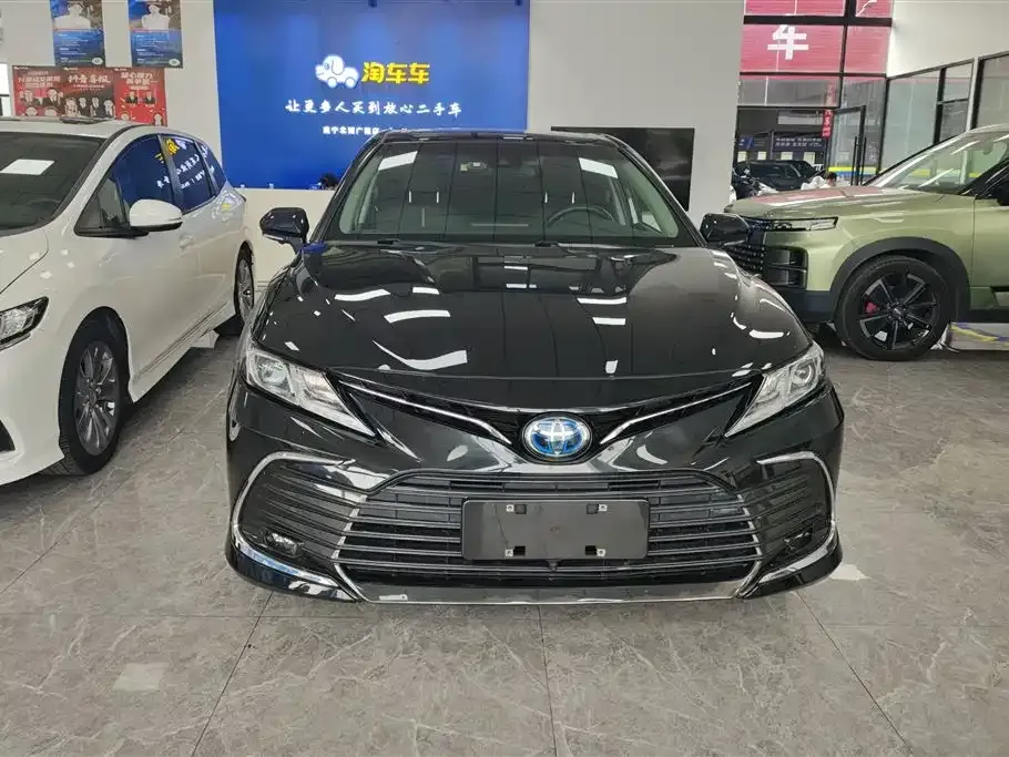 Toyota Camry — фото 8
