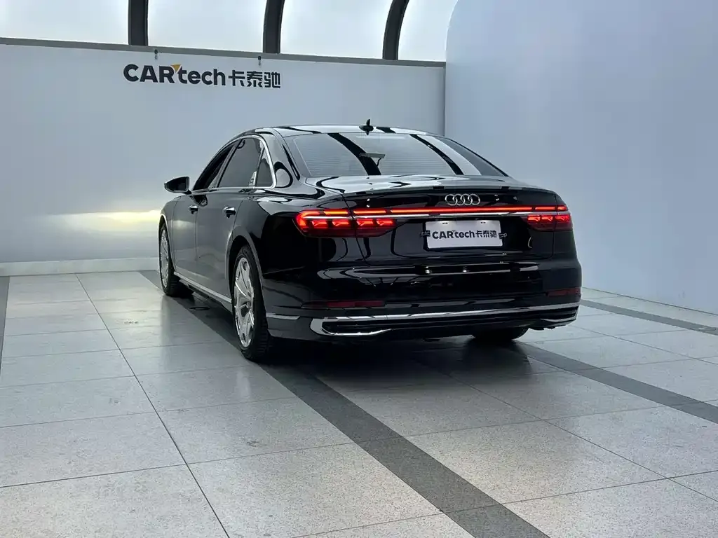 Audi A8 — фото 9