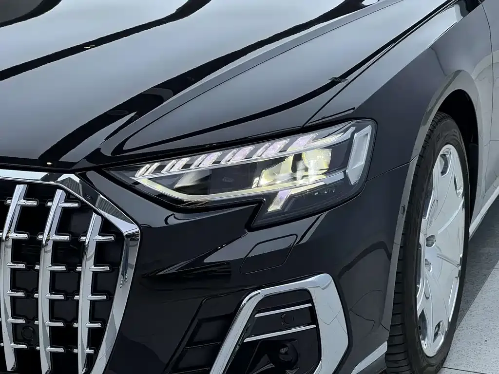 Audi A8 — фото 3