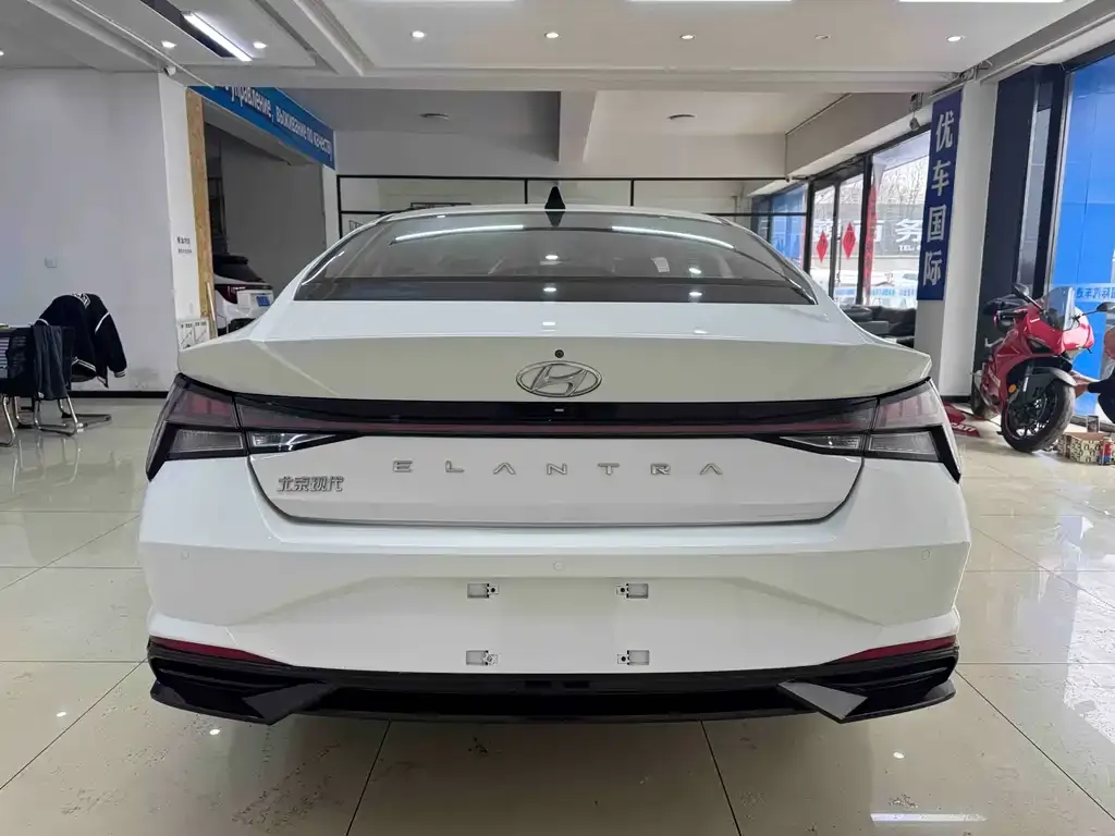 Hyundai Elantra — фото 10