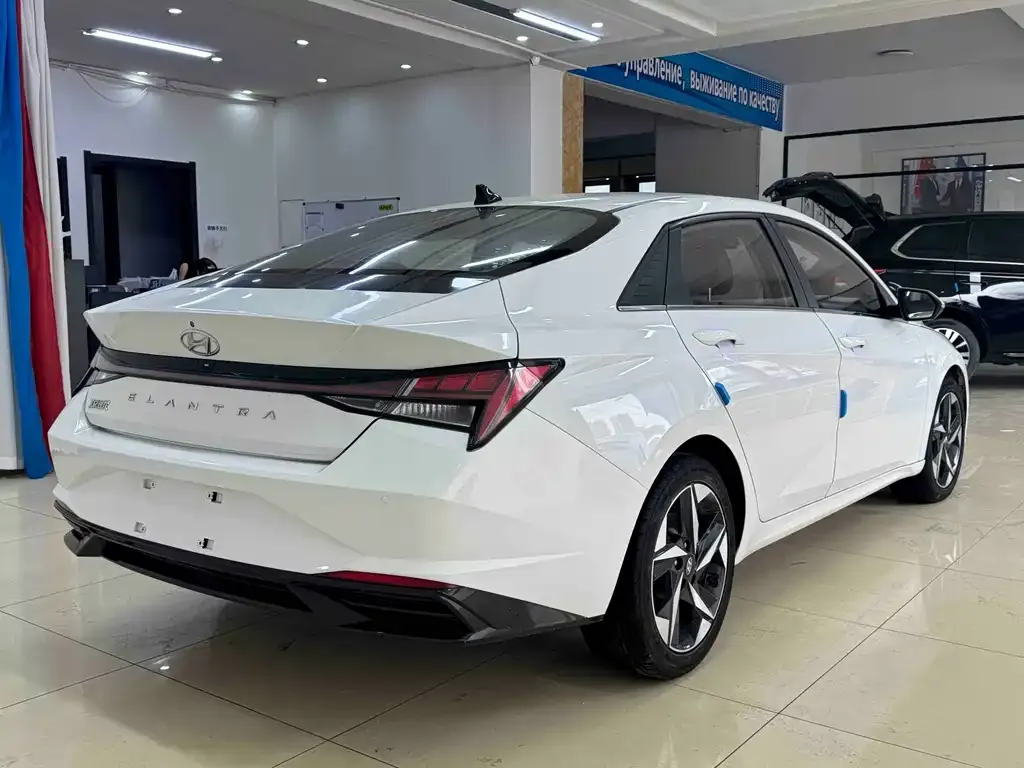 Hyundai Elantra — фото 4