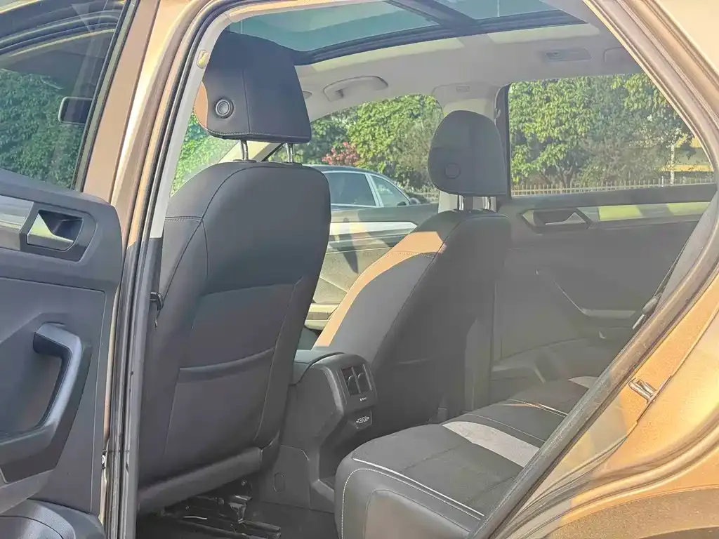 Volkswagen T-Roc 2021 из CN, фото 2
