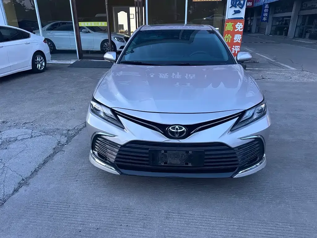 Toyota Camry — фото 7