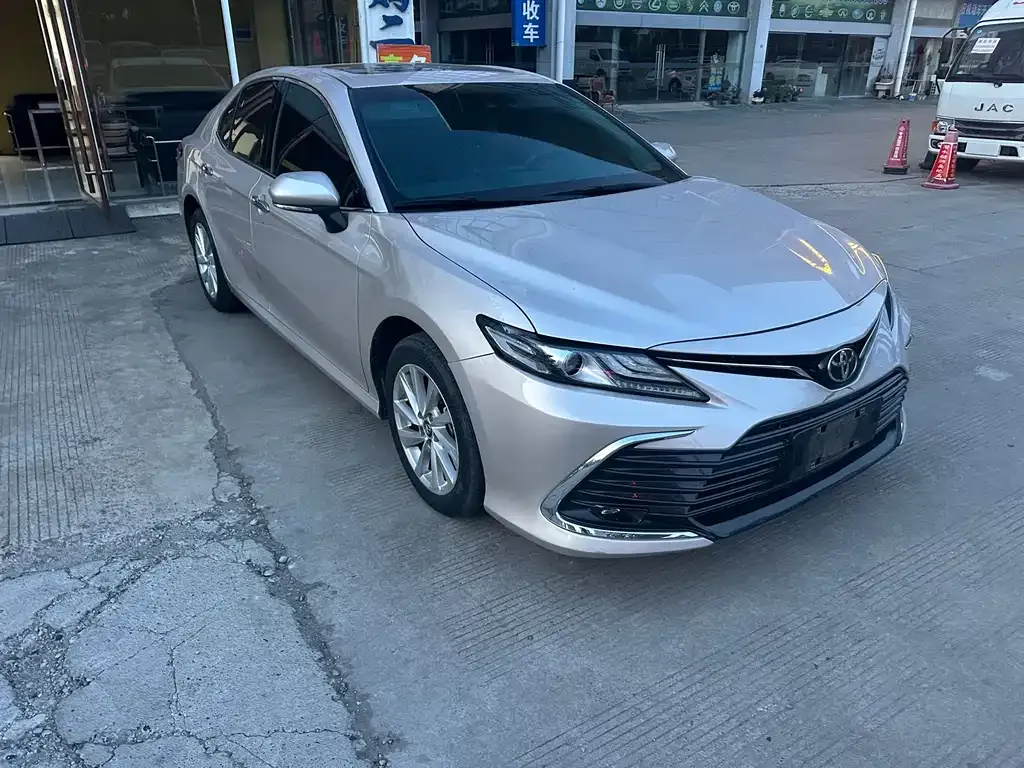 Toyota Camry — фото 8