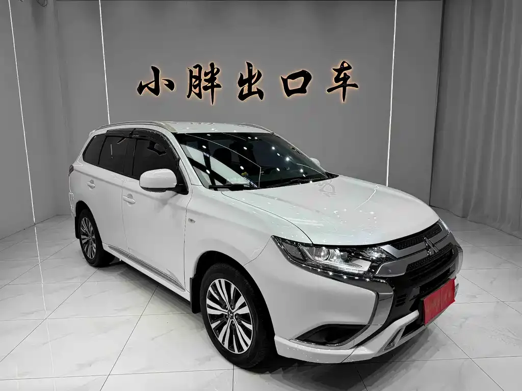 Mitsubishi Outlander 2023 из CN, фото 2