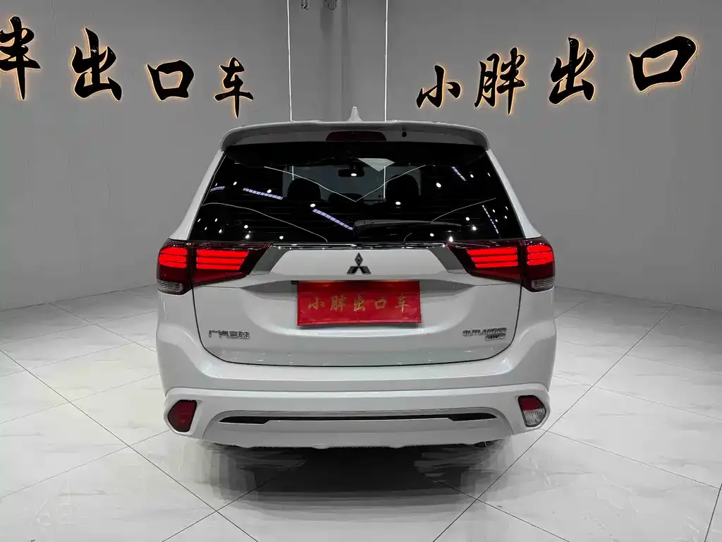 Mitsubishi Outlander 2023 из CN, фото 10