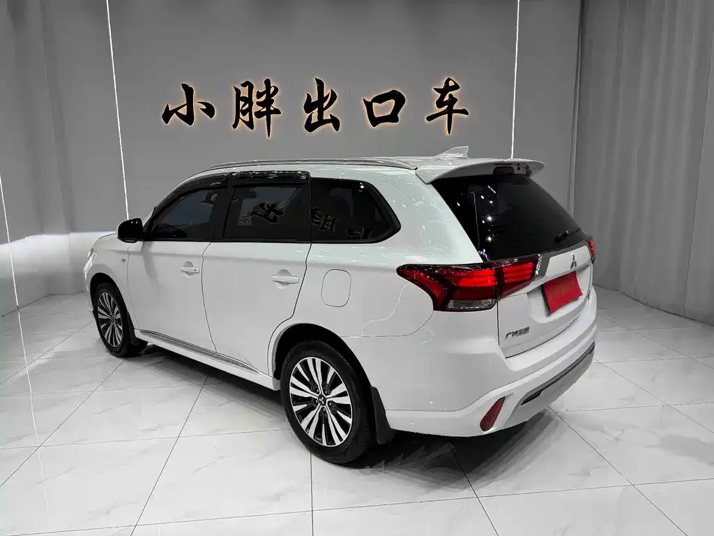 Mitsubishi Outlander 2023 из CN, фото 7