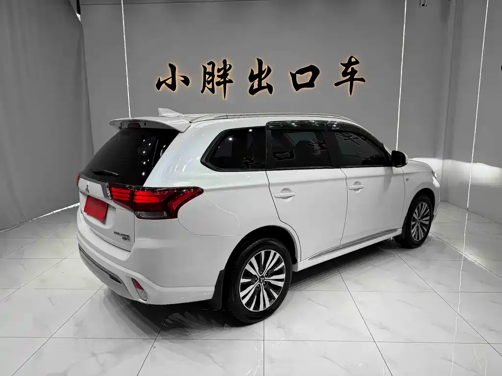 Mitsubishi Outlander 2023 из CN, фото 8