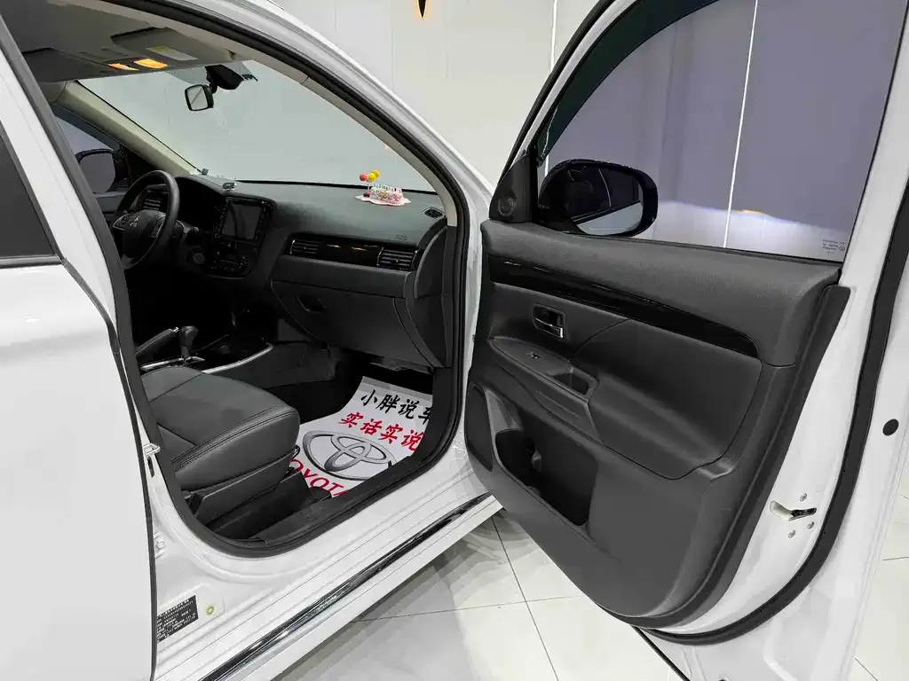 Mitsubishi Outlander 2023 из CN, фото 3