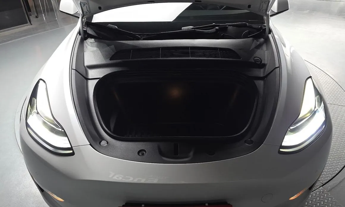 Tesla Model Y — фото 10