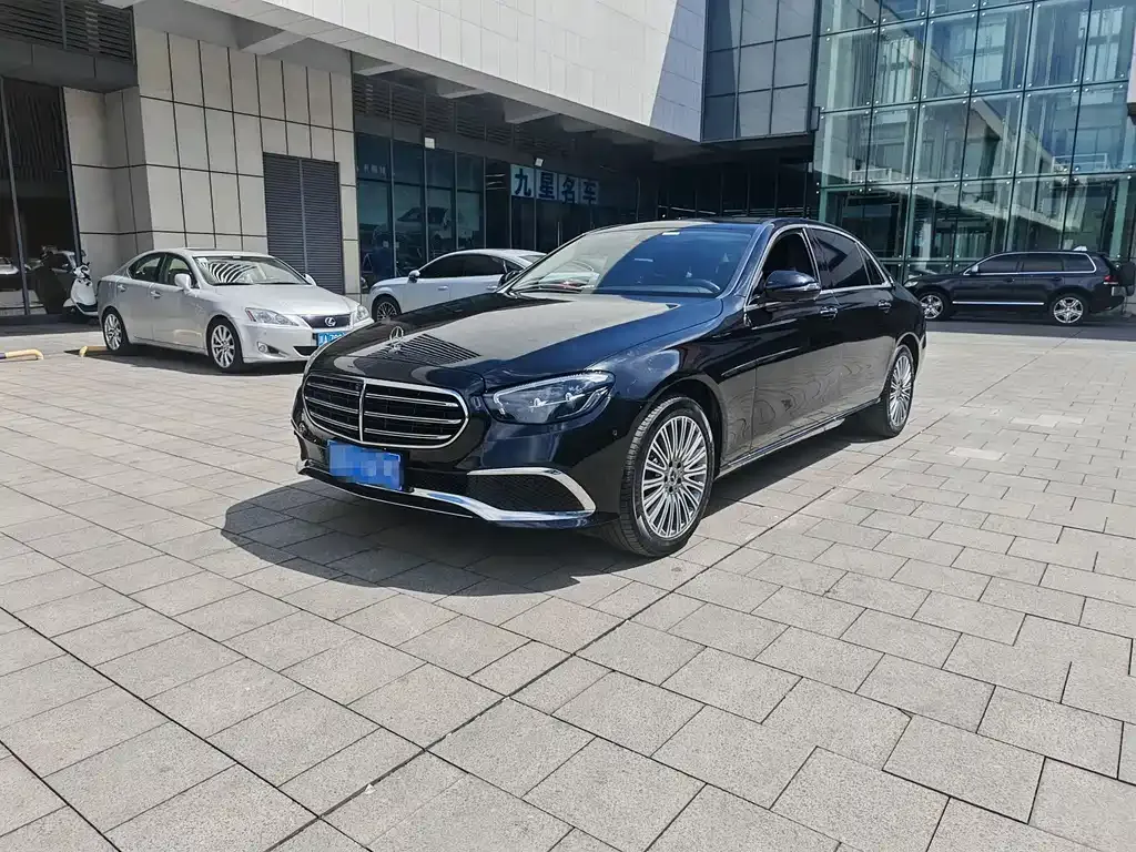 Mercedes-Benz E-Class — фото 1