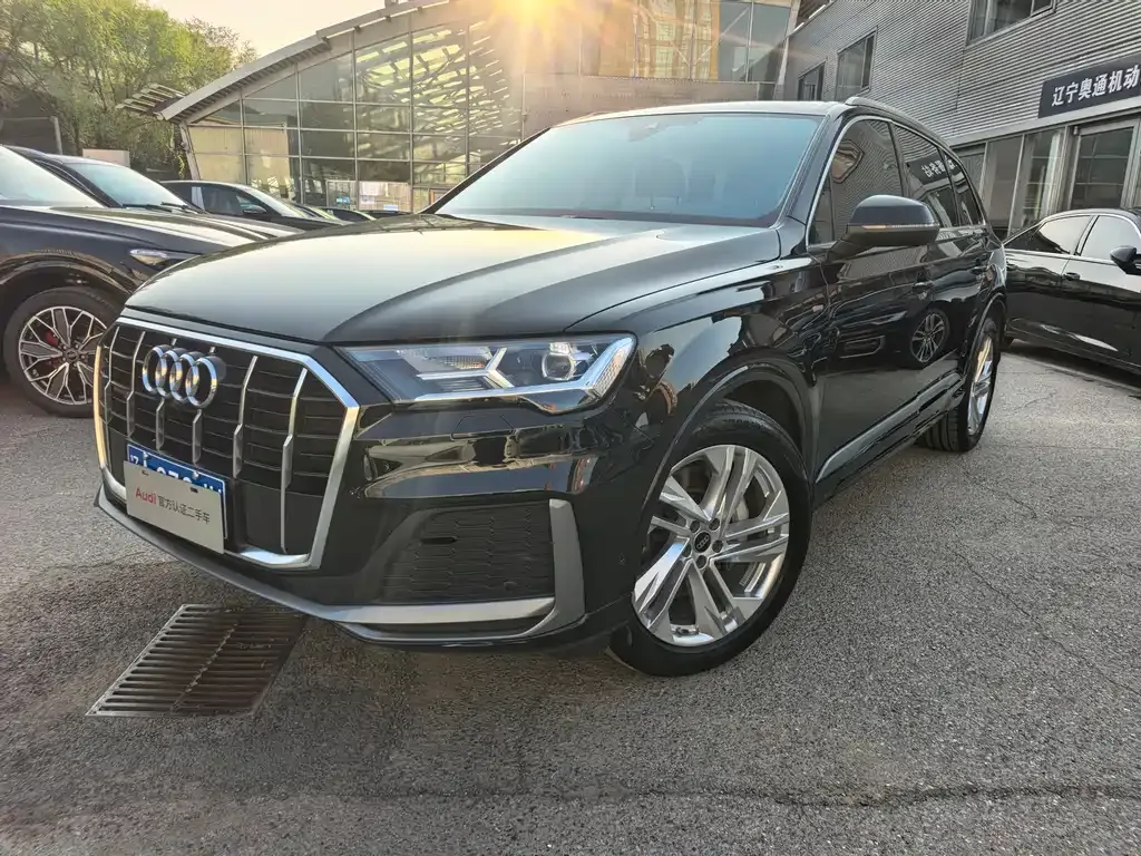Audi Q7 — фото 1