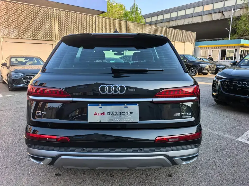 Audi Q7 — фото 6