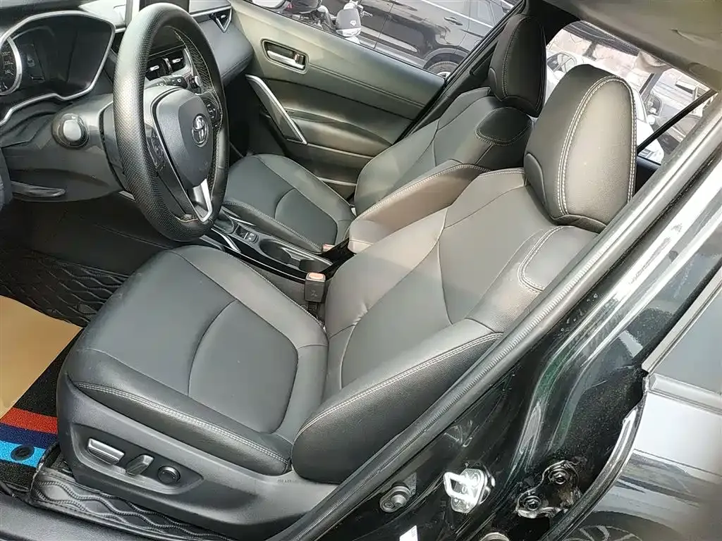 Toyota Corolla Cross — фото 8