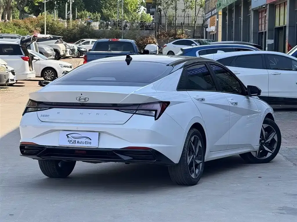 Hyundai Elantra — фото 8