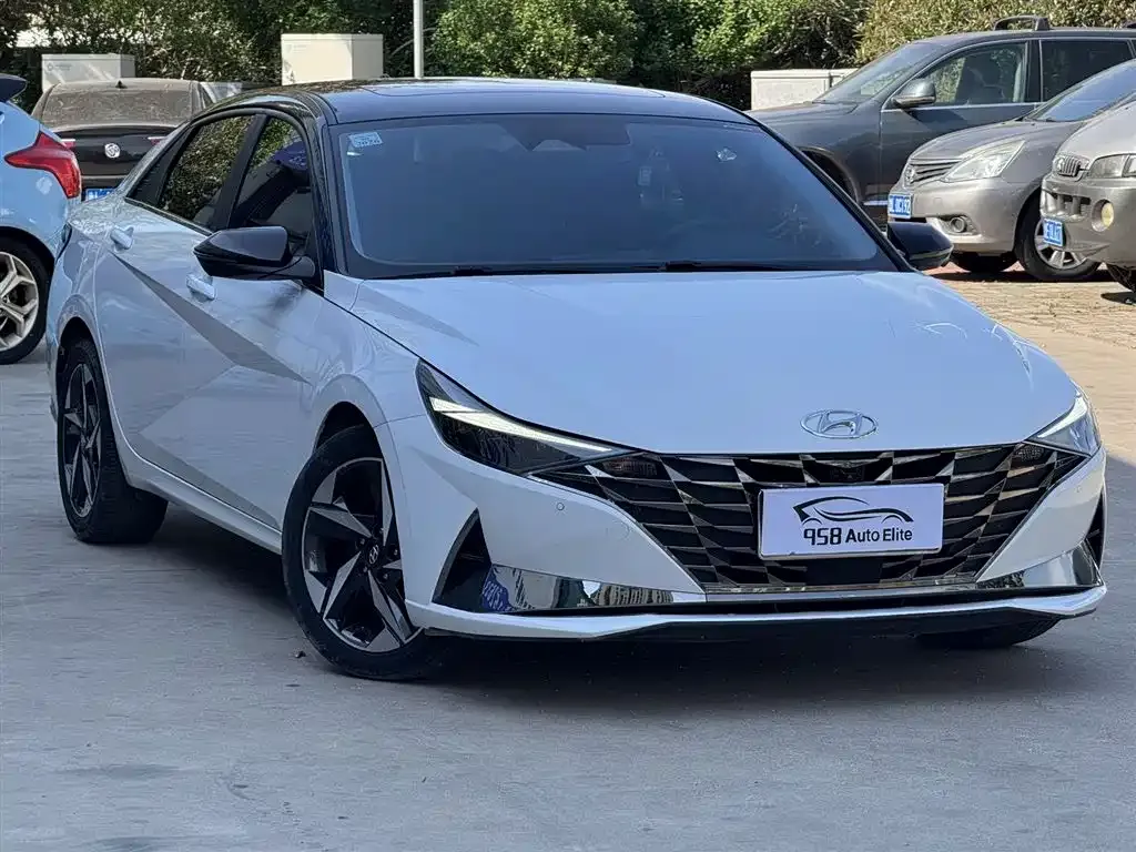 Hyundai Elantra — фото 10