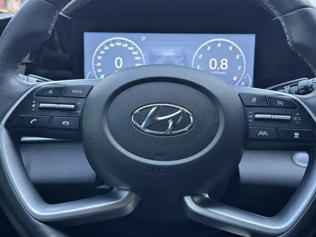 Hyundai Elantra — фото 7