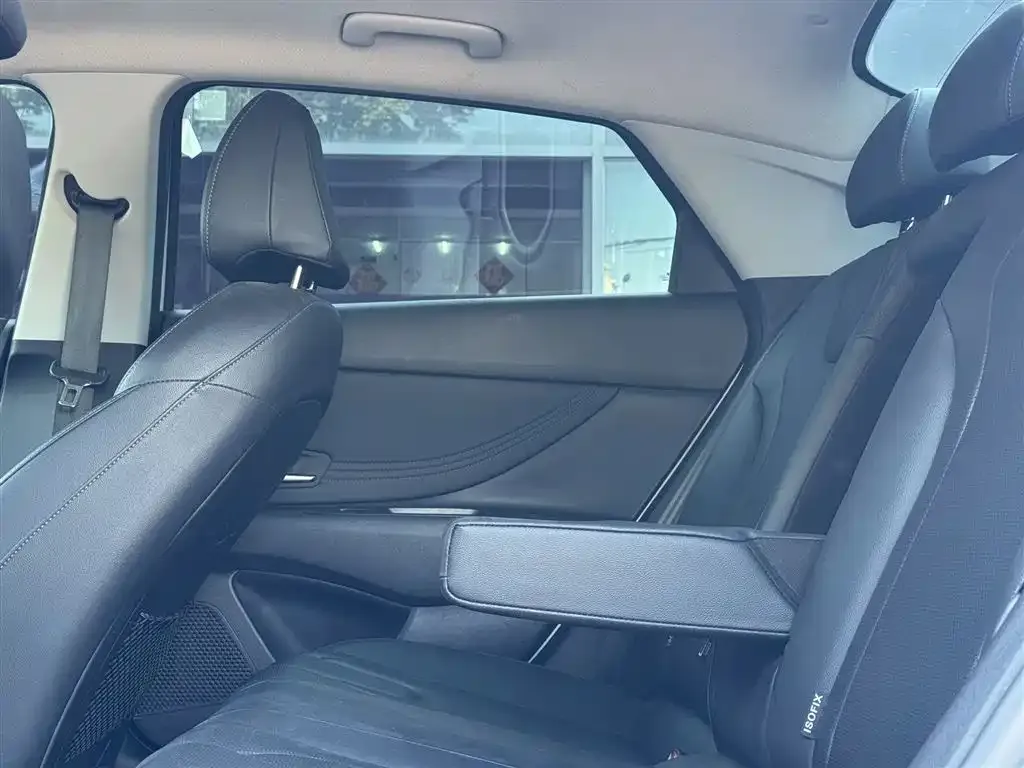 Hyundai Elantra — фото 4