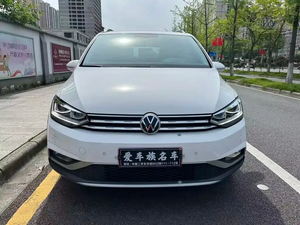 Volkswagen Touran 2023 из CN, фото 9