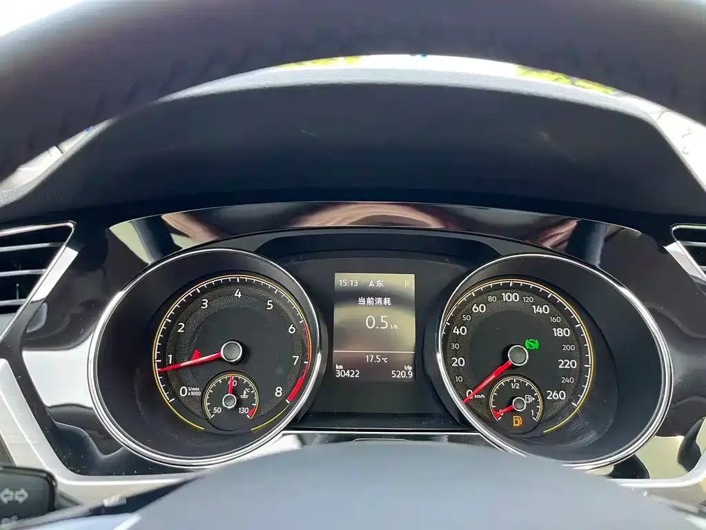 Volkswagen Touran 2023 из CN, фото 4