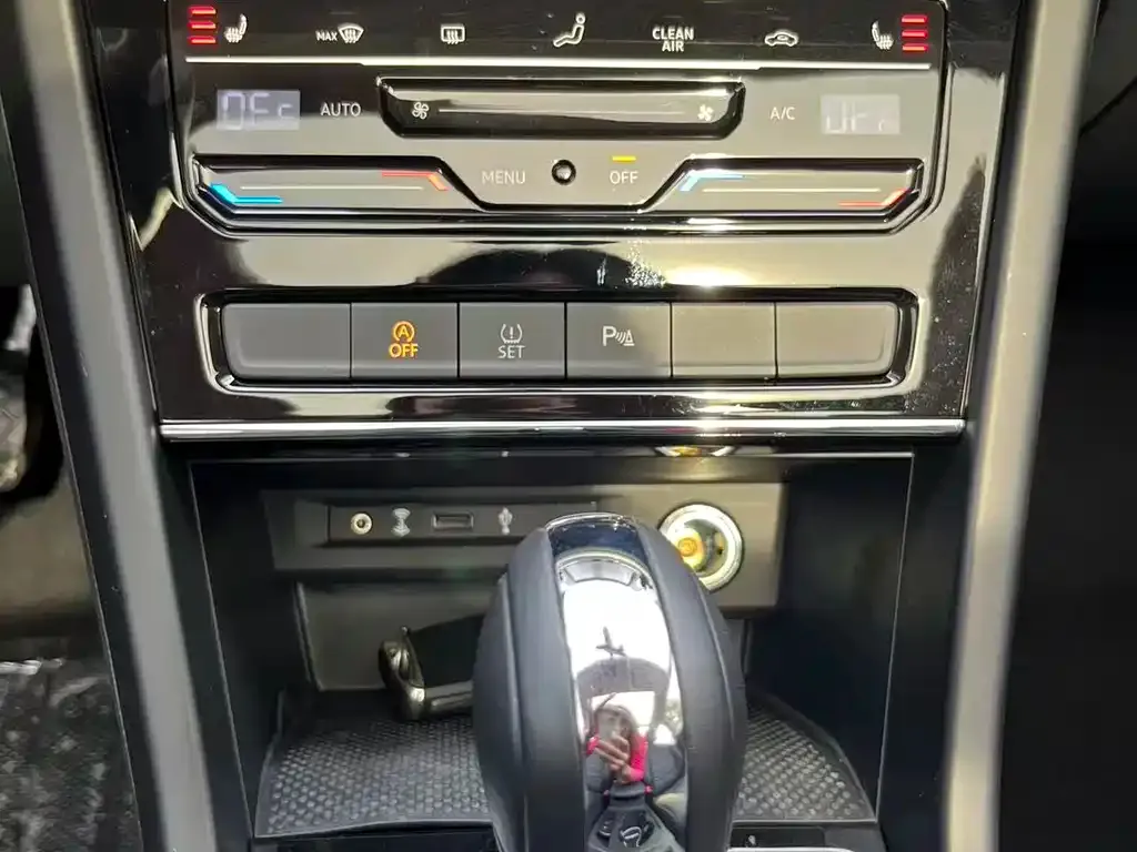 Volkswagen Touran 2023 из CN, фото 6