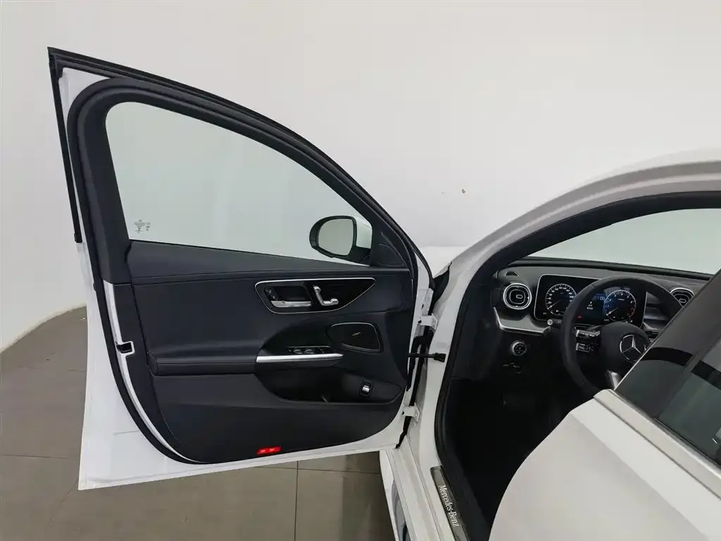 Mercedes-Benz C-Class 2023 из CN, фото 3