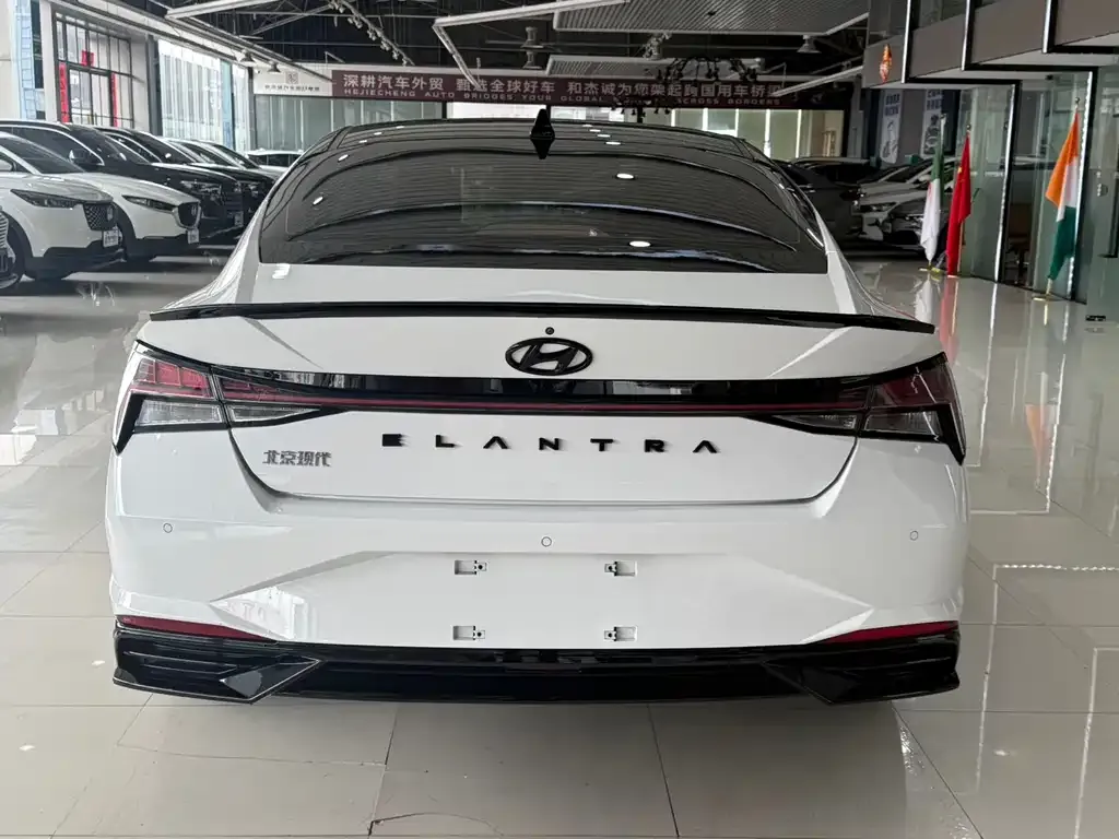 Hyundai Elantra — фото 8