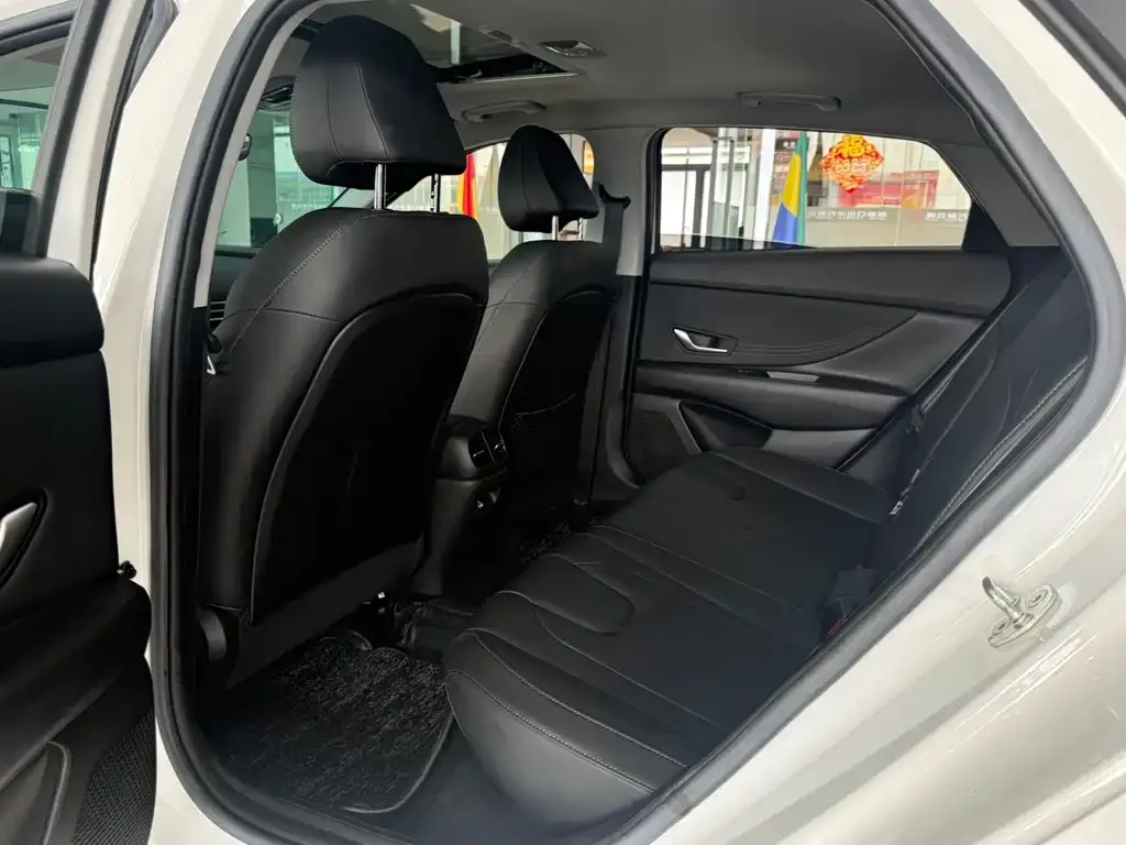 Hyundai Elantra — фото 2