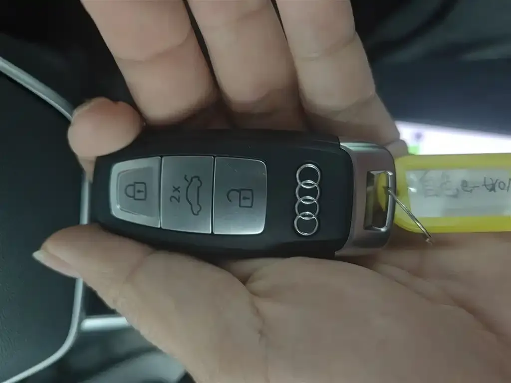 Audi e-tron 2025 из CN, фото 2