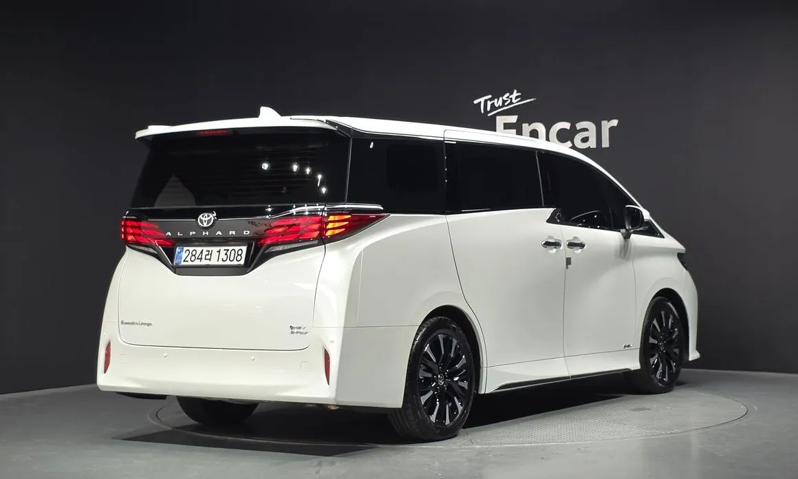 Toyota Alphard — фото 3