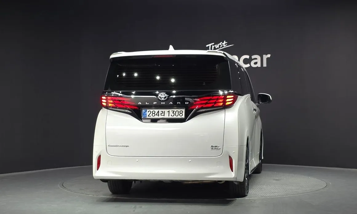 Toyota Alphard — фото 4