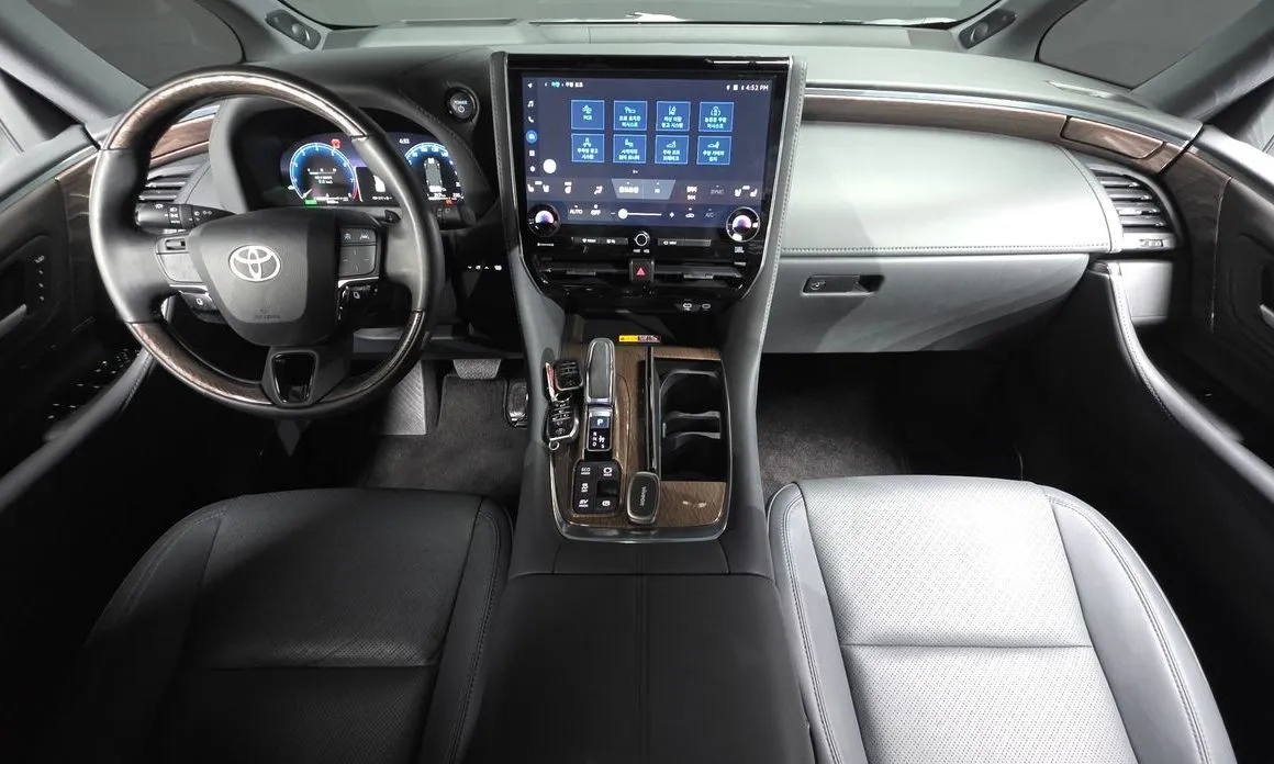 Toyota Alphard — фото 9