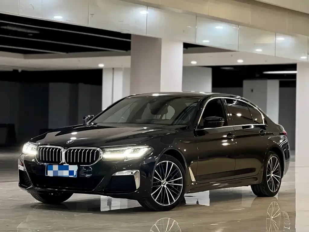 BMW 5 Series — фото 1