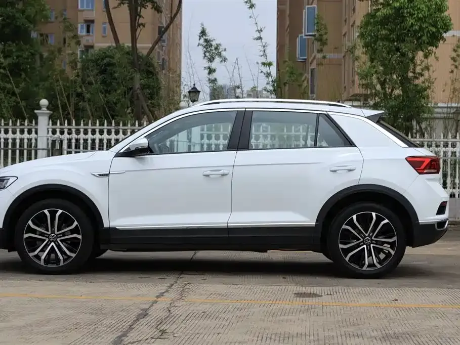 Volkswagen T-Roc — фото 9