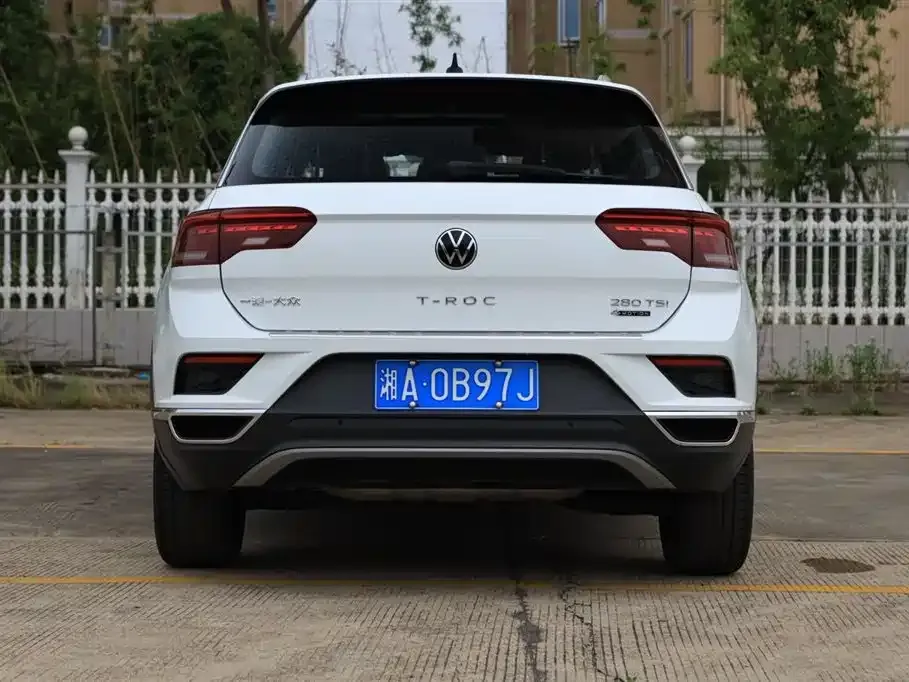 Volkswagen T-Roc — фото 8