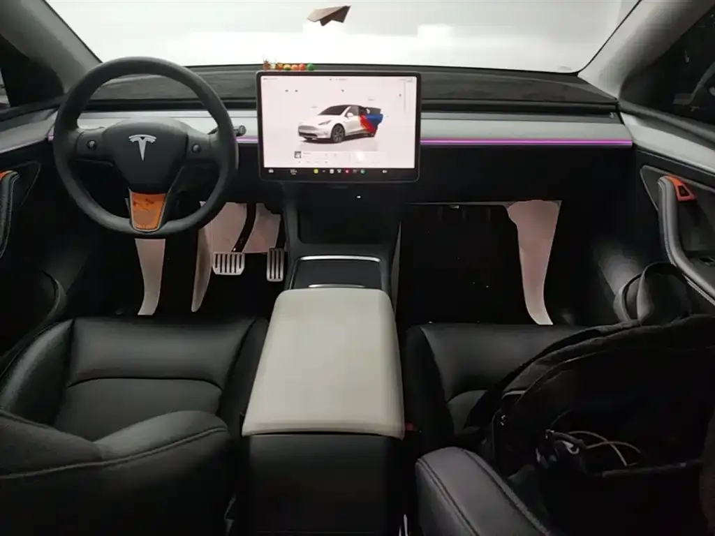 Tesla Model Y — фото 6