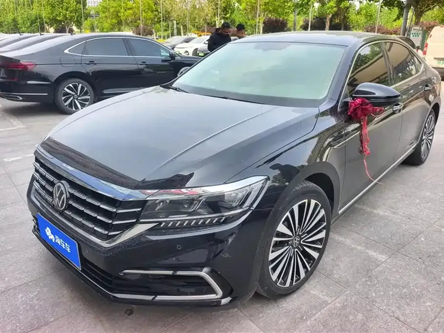 Volkswagen Passat — фото 1