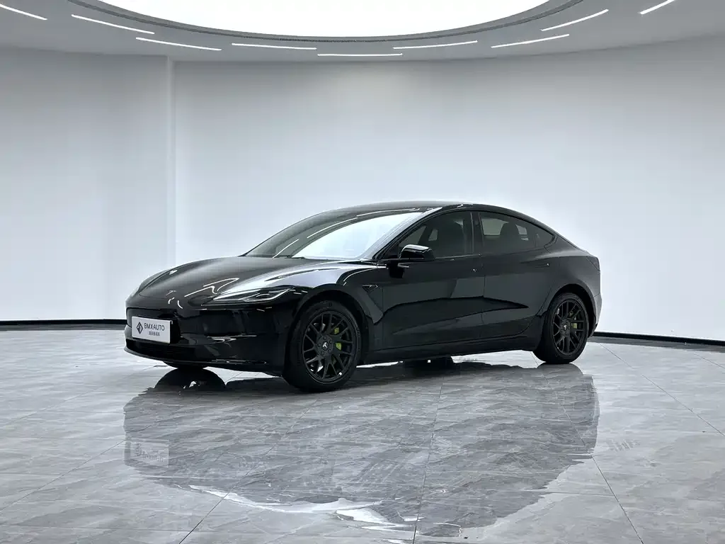 Tesla Model 3 — фото 1