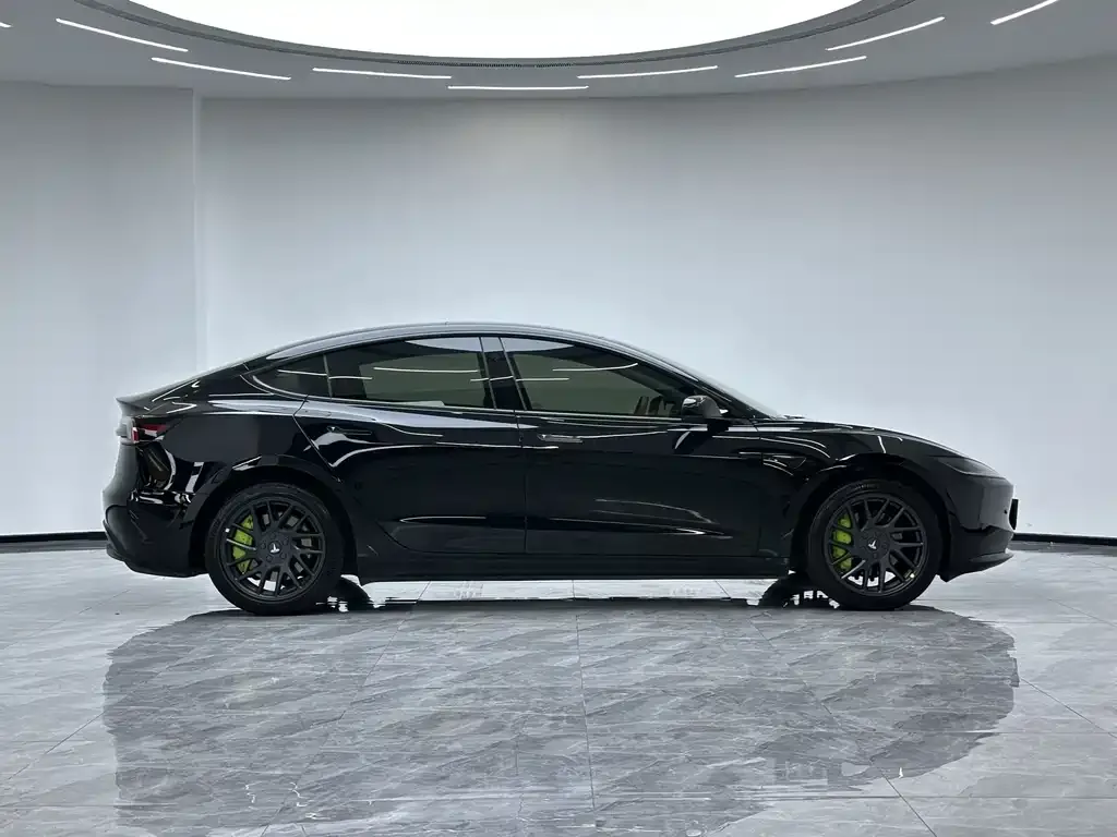 Tesla Model 3 — фото 10