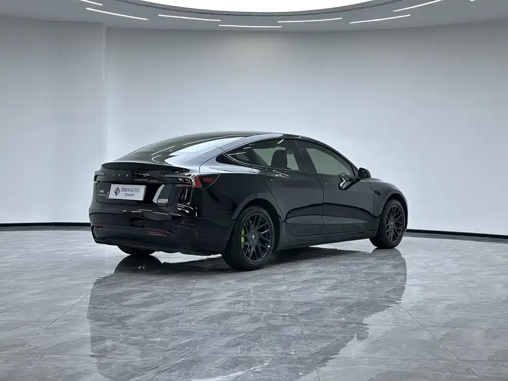 Tesla Model 3 — фото 2