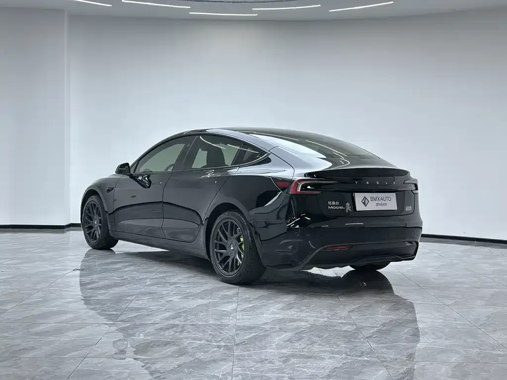 Tesla Model 3 — фото 5